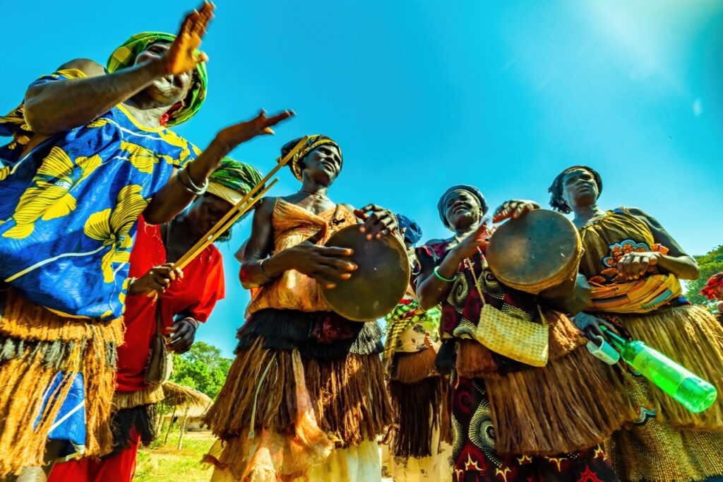 Decolonizing Humanitarian Aid in Times of Coups: Coloniality, Local Agency, and the Crisis of Intervention in Niger