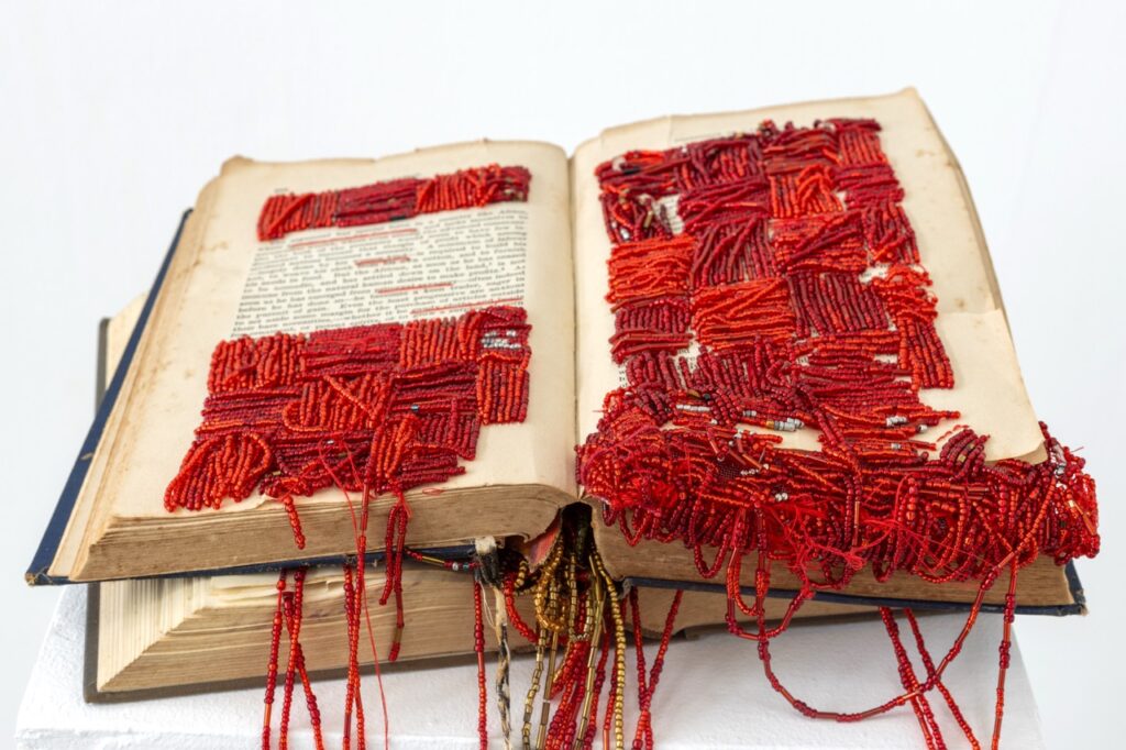 Threads:What Governs Our Understanding of Beauty?